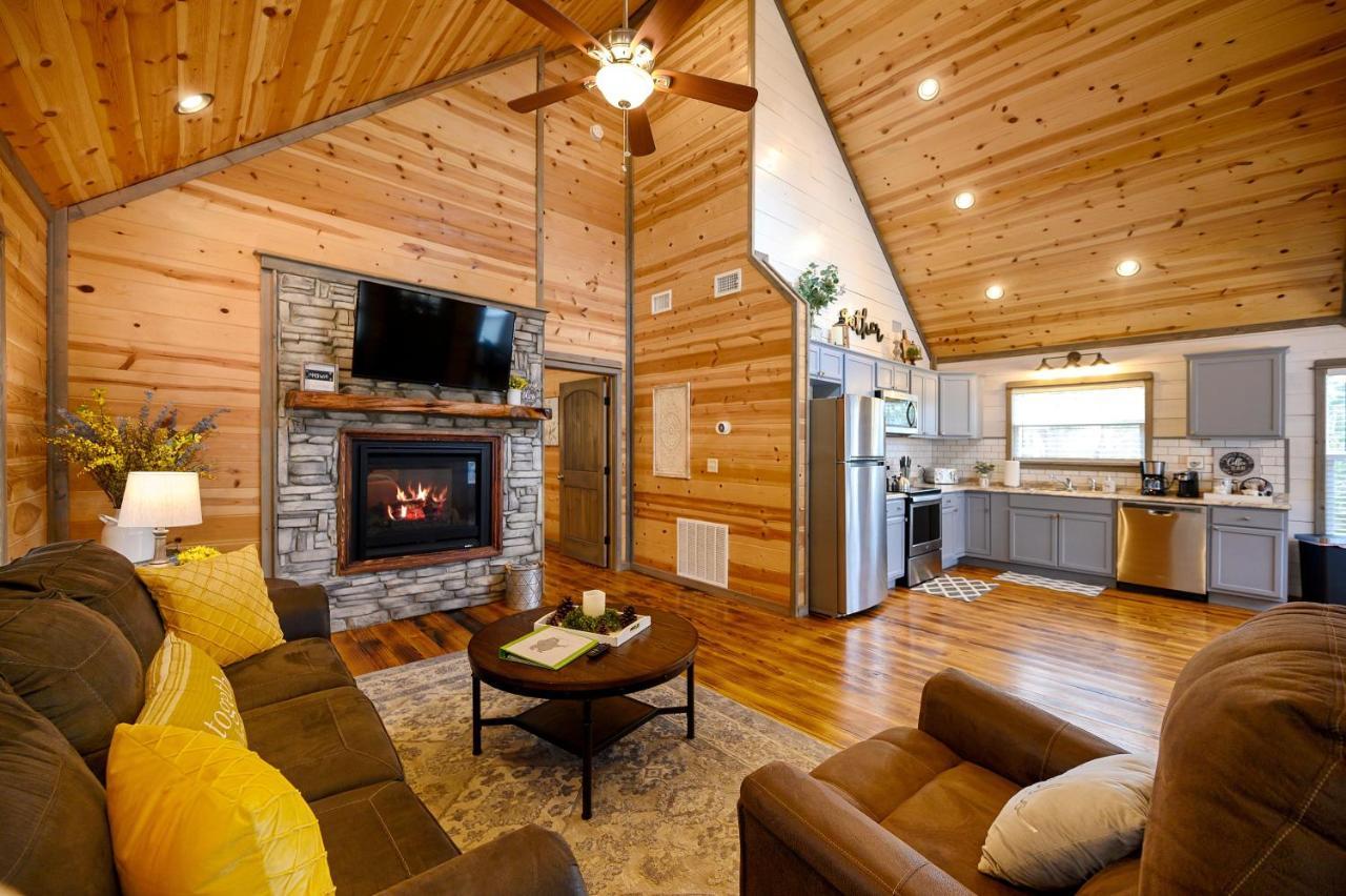 Convenient Romantic Hot Tub Bbq 3-Night Special! Broken Bow Exterior foto