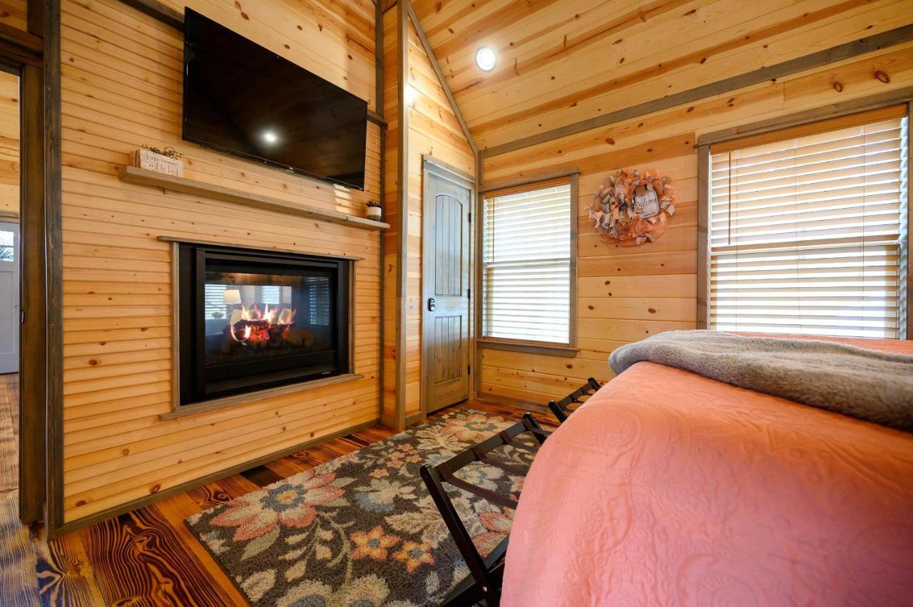 Convenient Romantic Hot Tub Bbq 3-Night Special! Broken Bow Exterior foto
